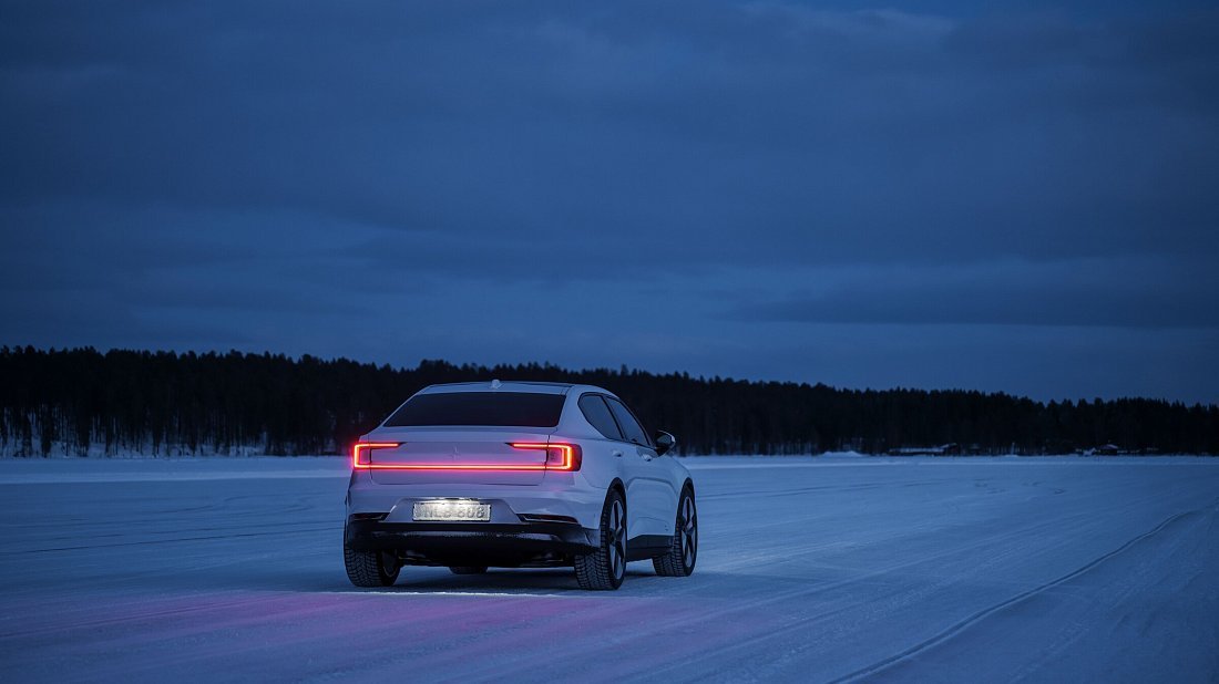 Polestar 2 Standard Range Single Motor (2024-…) rear quarter, three-quarter view, diagonal, exterior
