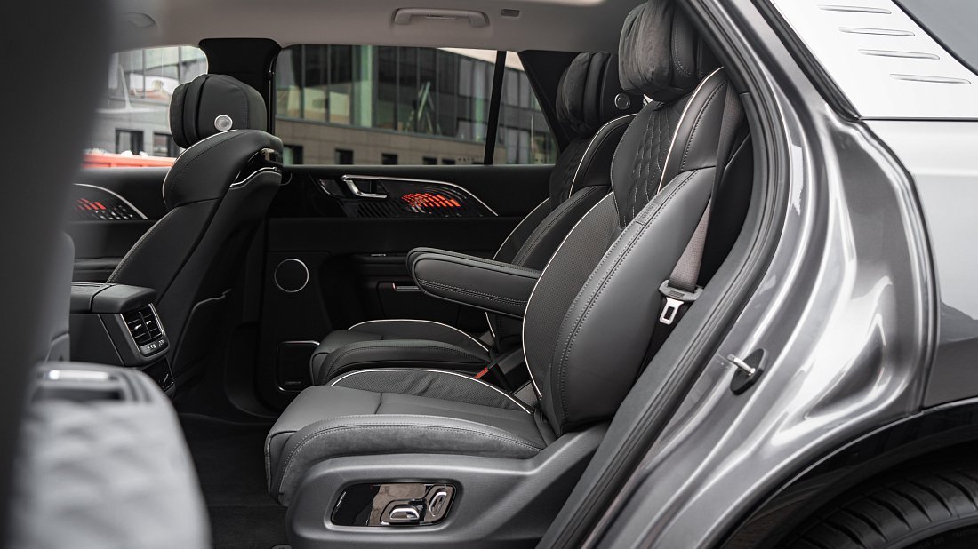 Hongqi E-HS9 99 kWh (2022-...) rear seats, back seats, passenger seats, legroom, headroom, interior