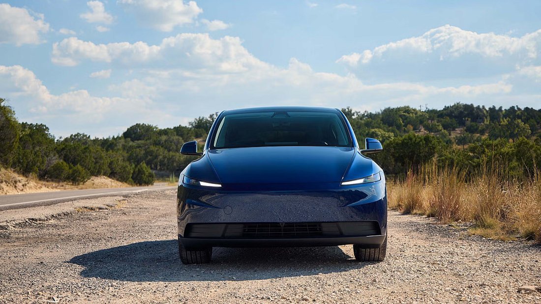 Tesla Model Y Standard RWD (2025-...) front fascia photo, grille, headlights, bumper, exterior