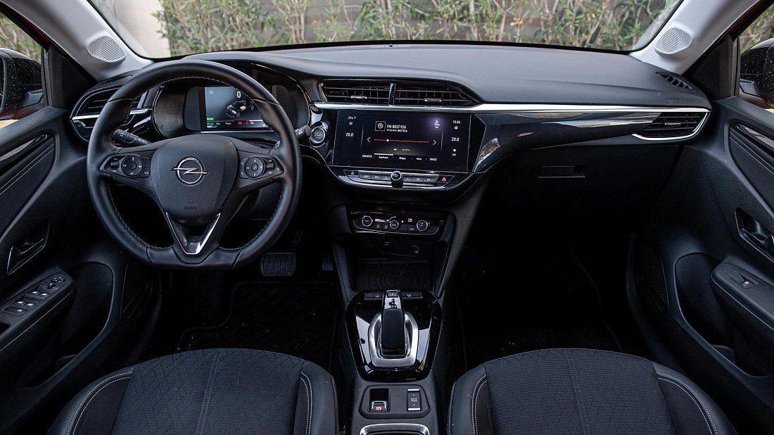 Opel Corsa Electric 50 kWh (2021-2023) interior, front seat, driver seat, dashboard, steering wheel, infotainment, cockpit
