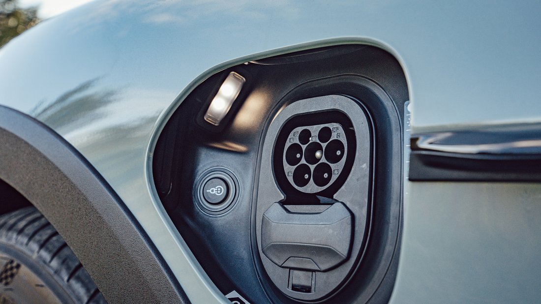 Porsche Taycan 4 Cross Turismo (2024-…) charge port Europe, charging, inlet, plug, connector