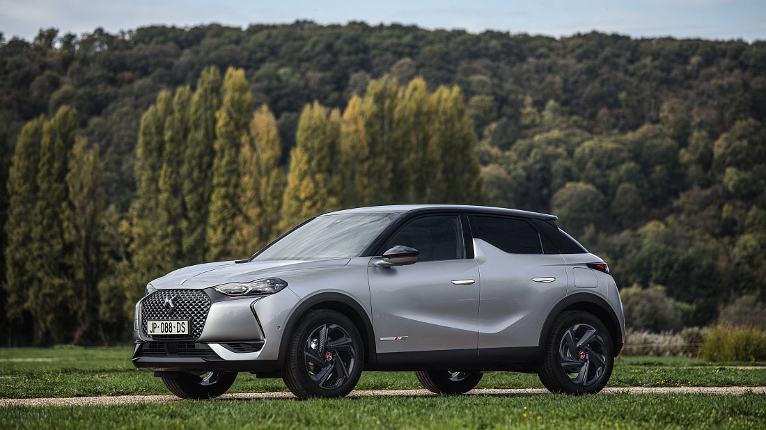 DS 3 Crossback E-Tense (2020-2022) front view, front quarter, diagonal, exterior