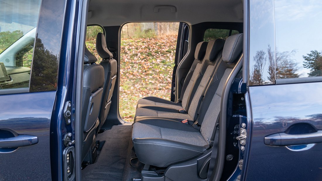 Renault Kangoo E-Tech Electric (2022-…) rear seats, back seats, passenger seats, legroom, headroom, interior