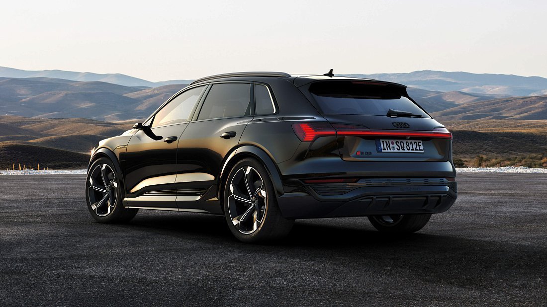 Audi SQ8 e-tron (2023-…) rear quarter photo, three-quarter view, diagonal, exterior