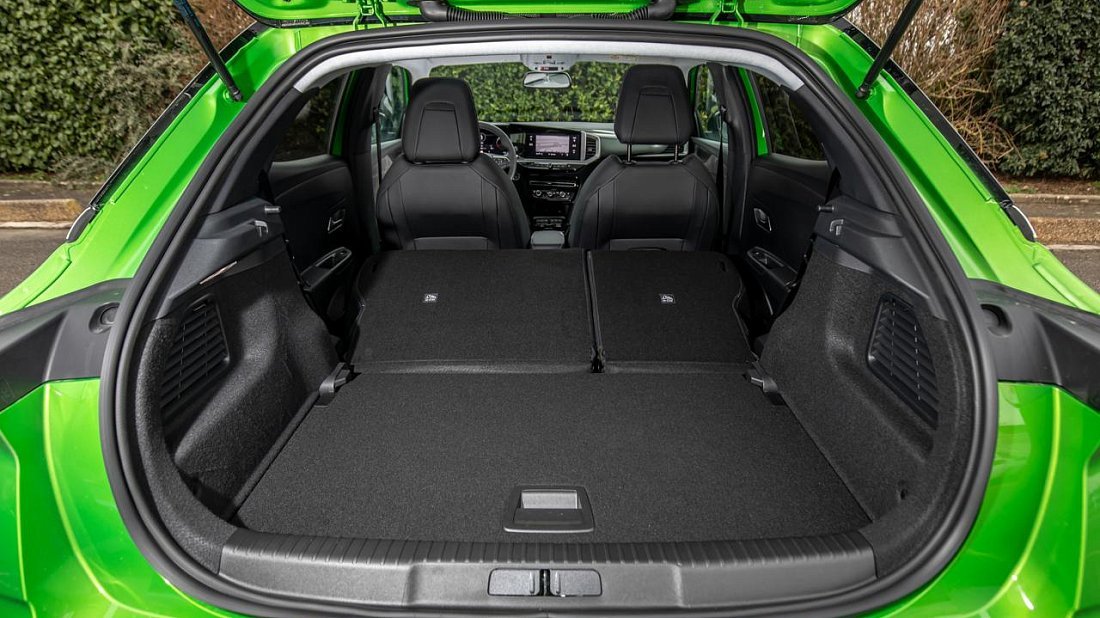 Opel Mokka Electric 54 kWh (2023-…) trunk, boot, expanded, folded seats, maximum volume, max cargo, max capacity, max storage