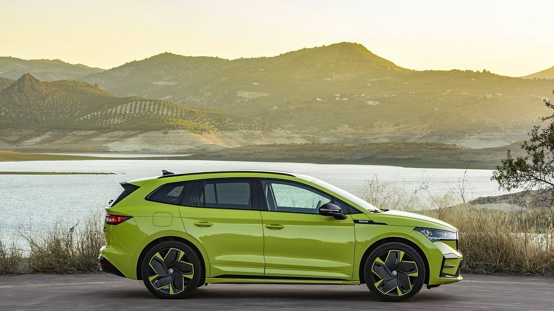 Škoda Enyaq RS (2023-2025) side profile, silhouette, doors, wheels, exterior