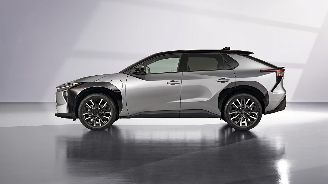 Toyota bZ4X (bZ) AWD (2025-…) side profile, silhouette, doors, wheels, exterior