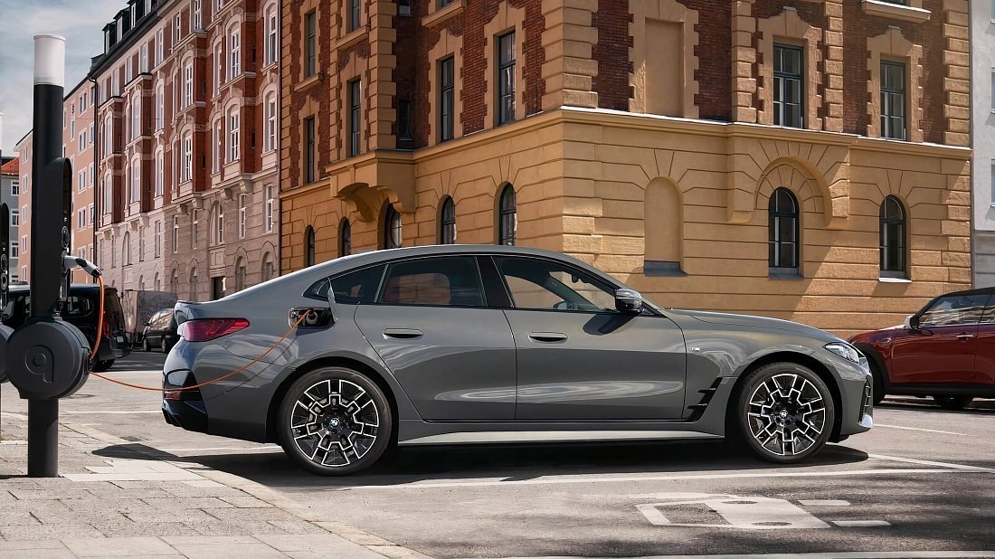 BMW i4 eDrive35 (2024-…) side profile, silhouette, doors, wheels, exterior
