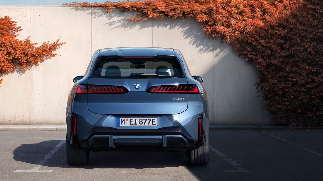 BMW iX3 50 xDrive (2025-…) rear view photo, taillights, trunk, spoiler, badge, bumper, exterior