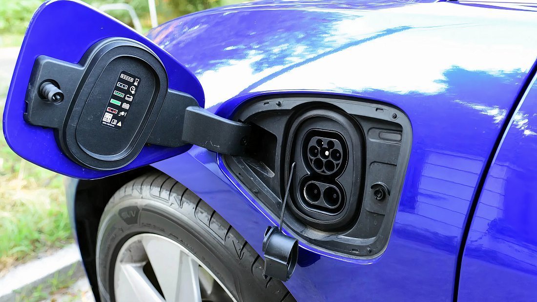Jaguar I-Pace EV320 (2020-2024) charge port Europe, charging, inlet, plug, connector