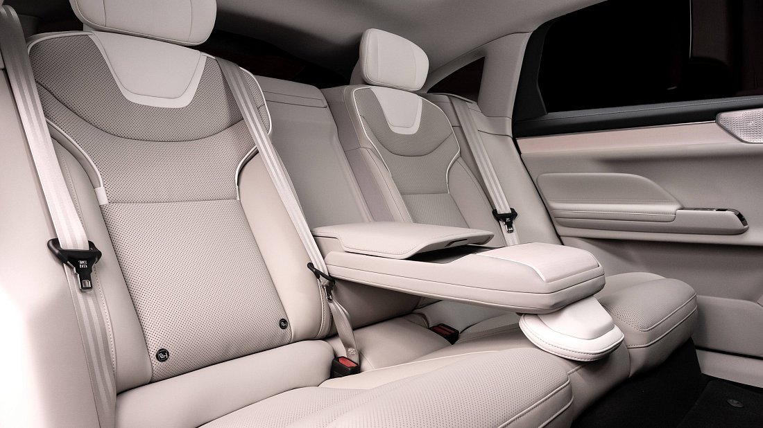 Volvo ES90 Twin Motor Performance (2025-…) rear seats, back seats, passenger seats, legroom, headroom, interior