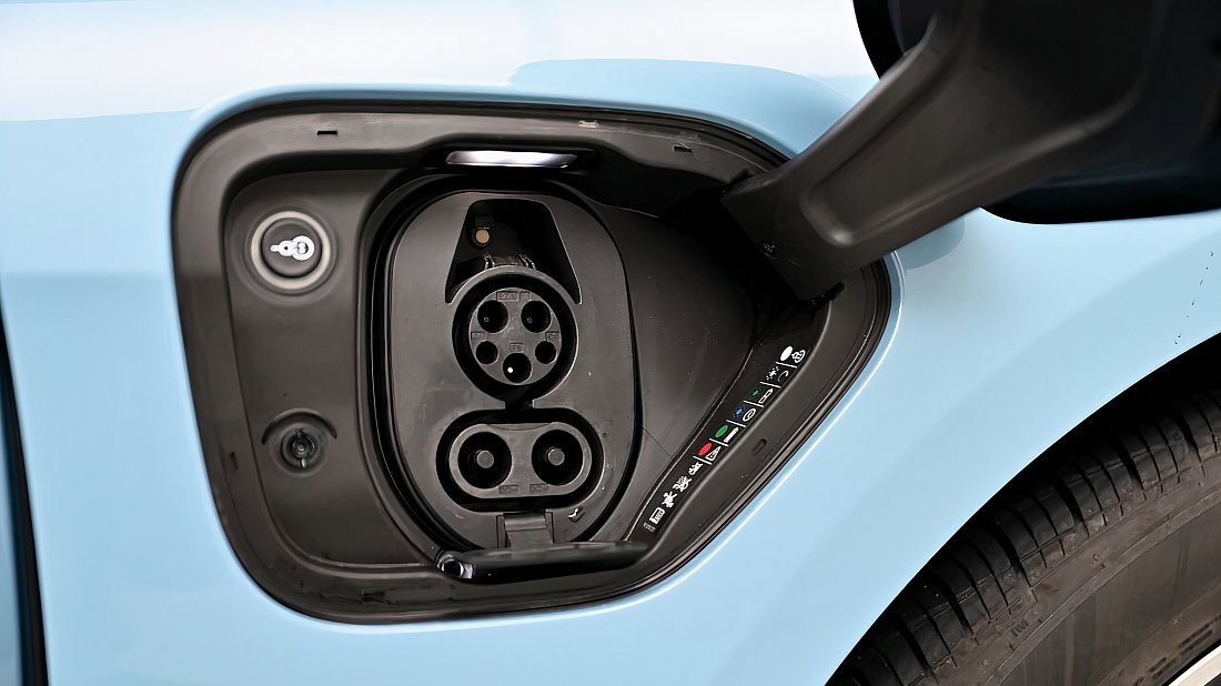 Audi e-tron GT RS (2024-…) charge port USA, charging, inlet, plug, connector
