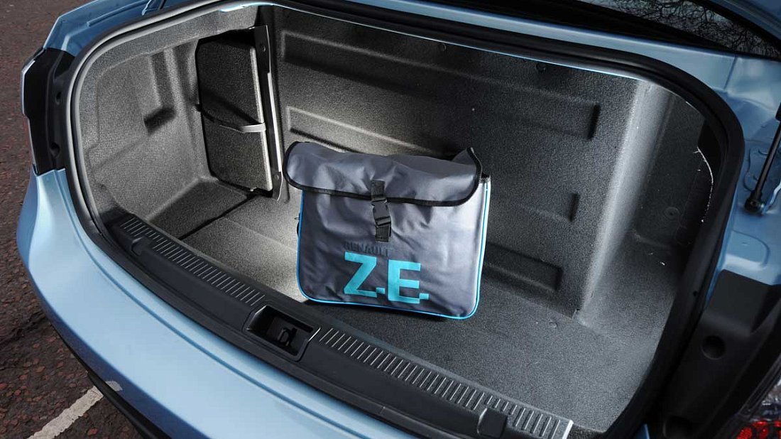 Renault Fluence Z.E. (2011-2014) trunk, boot, seats up, seats upright, cargo space, cargo volume, cargo capacity, storage