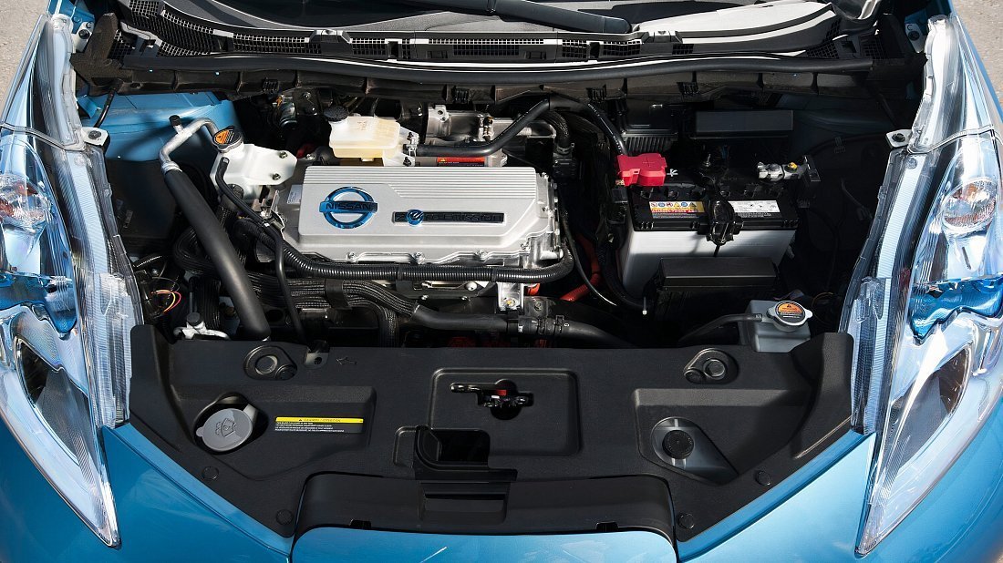 Nissan Leaf 30 kWh (2015-2018) frunk, front trunk, under hood, storage, cargo, capacity, bonus space