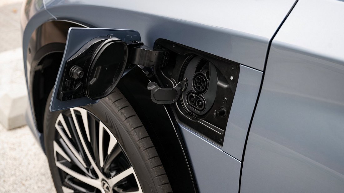 Lexus RZ 550e F Sport (2025-…) charge port USA photo, charging, inlet, plug, connector