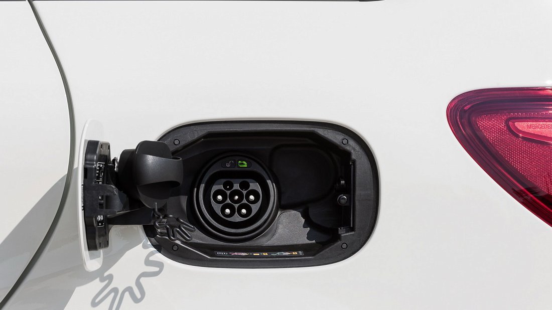 Mercedes B 250e (2014-2017) charge port Europe photo, charging, inlet, plug, connector