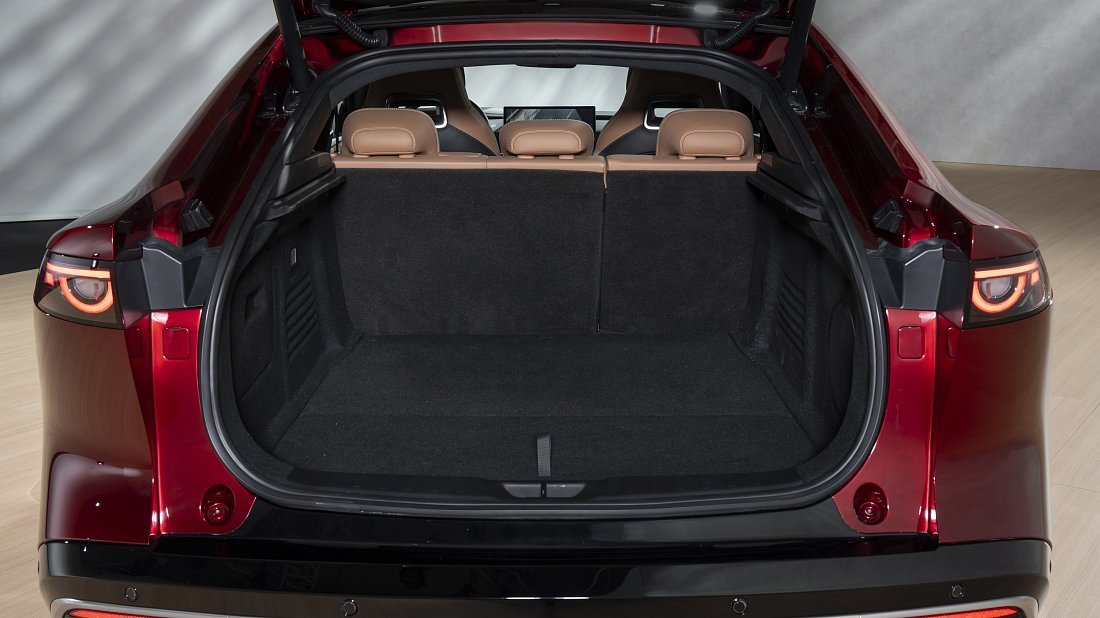 Mazda 6e Long Range (2025-…) trunk, boot, seats up, seats upright, cargo space, cargo volume, cargo capacity, storage