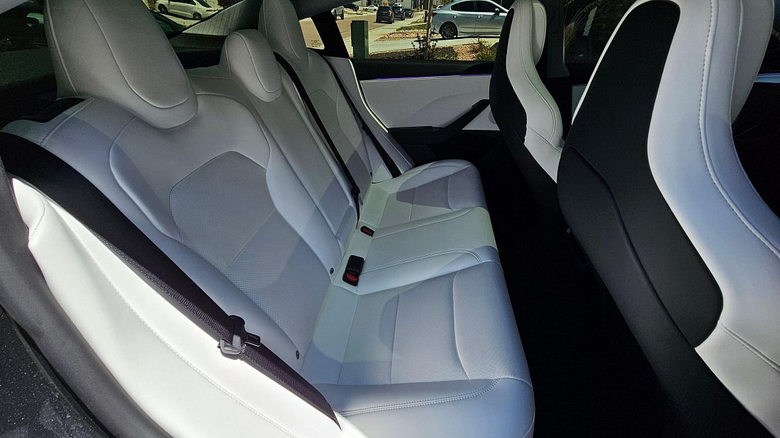 Tesla Model 3 Performance (2024-…) rear seats photo, back seats, passenger seats, legroom, headroom, interior