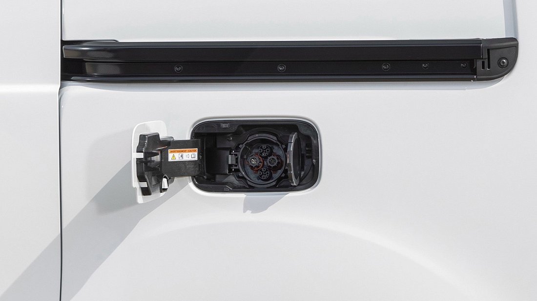 Peugeot Partner Tepee Electric (2017-2020) charge port Europe photo, charging, inlet, plug, connector