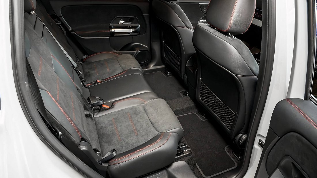 Mercedes EQB 350 4MATIC (2023-…) rear seats photo, back seats, passenger seats, legroom, headroom, interior