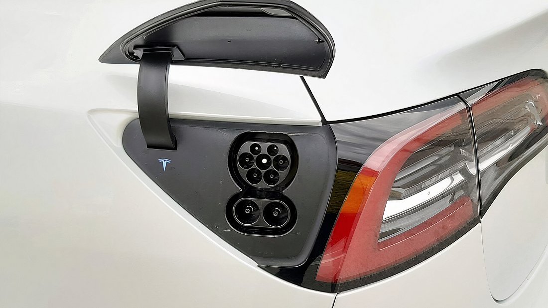 Tesla Model 3 Long Range AWD (2018-2023) charge port Europe, charging, inlet, plug, connector