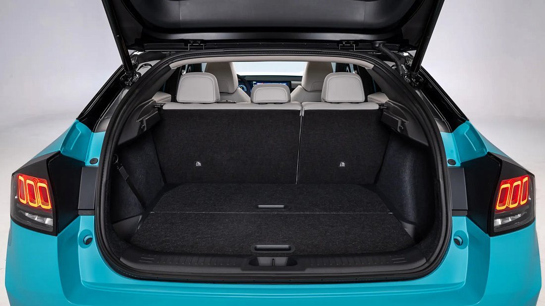 Nissan Leaf 75 kWh (2025-…) trunk photo, boot, seats up, seats upright, cargo space, cargo volume, cargo capacity, storage
