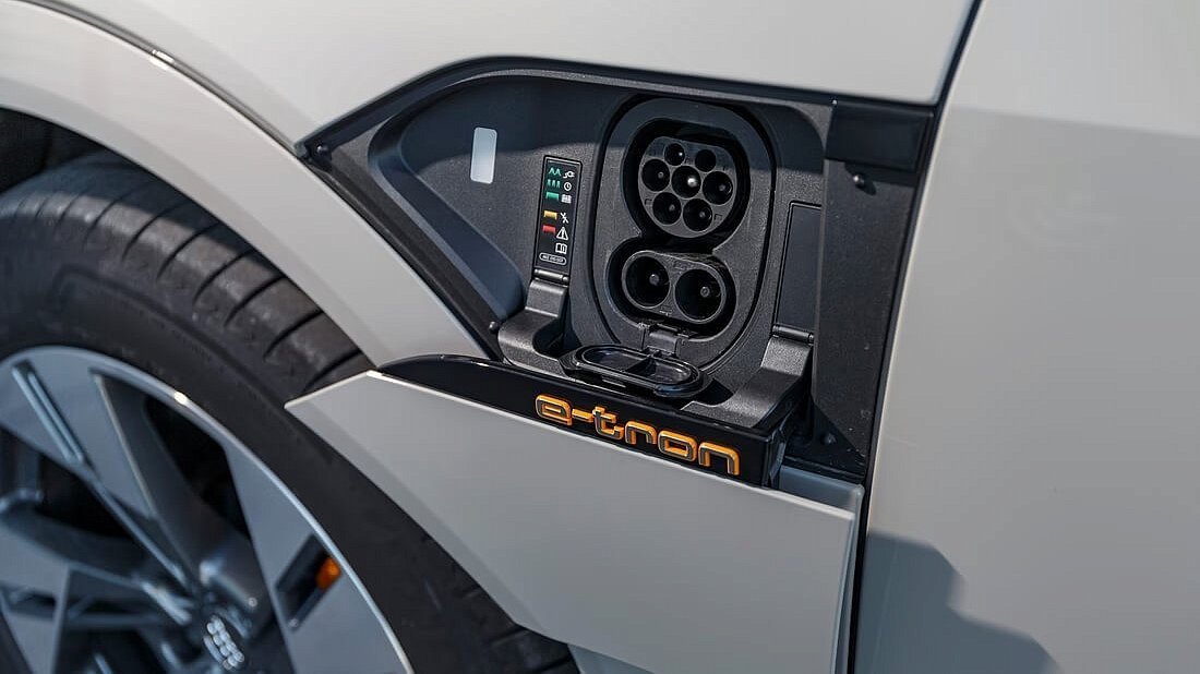 Audi e-tron Sportback 55 quattro (2020-2022) charge port Europe, charging, inlet, plug, connector