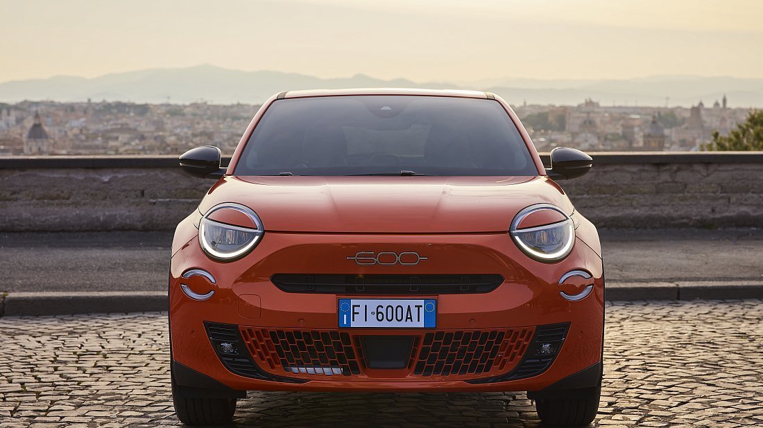 Fiat 600e (2023-…) front fascia photo, grille, headlights, bumper, exterior
