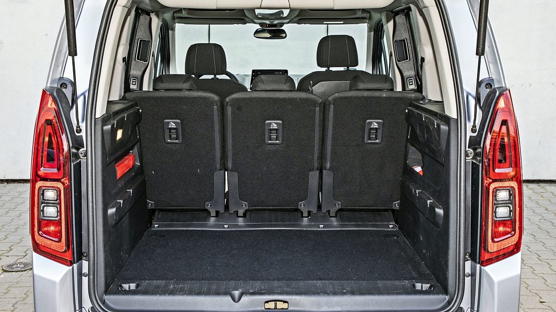 Toyota Proace City Verso Electric L1 50 kWh (2021-2024) trunk photo, boot, seats up, seats upright, cargo space, cargo volume, cargo capacity, storage