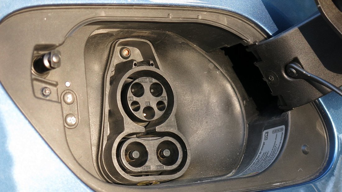 Volkswagen e-Golf 24.2 kWh (2014-2016) charge port USA, charging, inlet, plug, connector