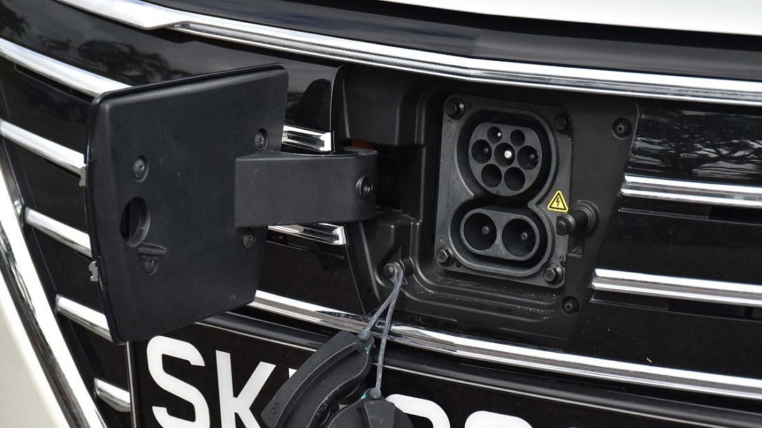 MG MG5 Electric Long Range (2020-2021) charge port Europe, charging, inlet, plug, connector