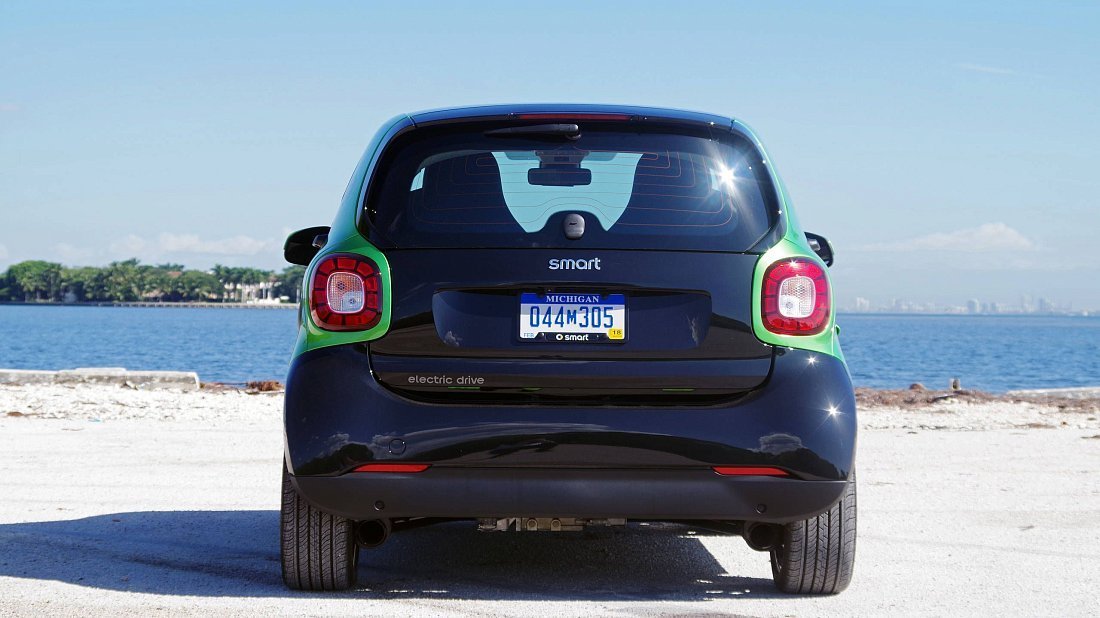 Smart EQ forfour (2017-2019) rear view, taillights, trunk, spoiler, badge, bumper, exterior