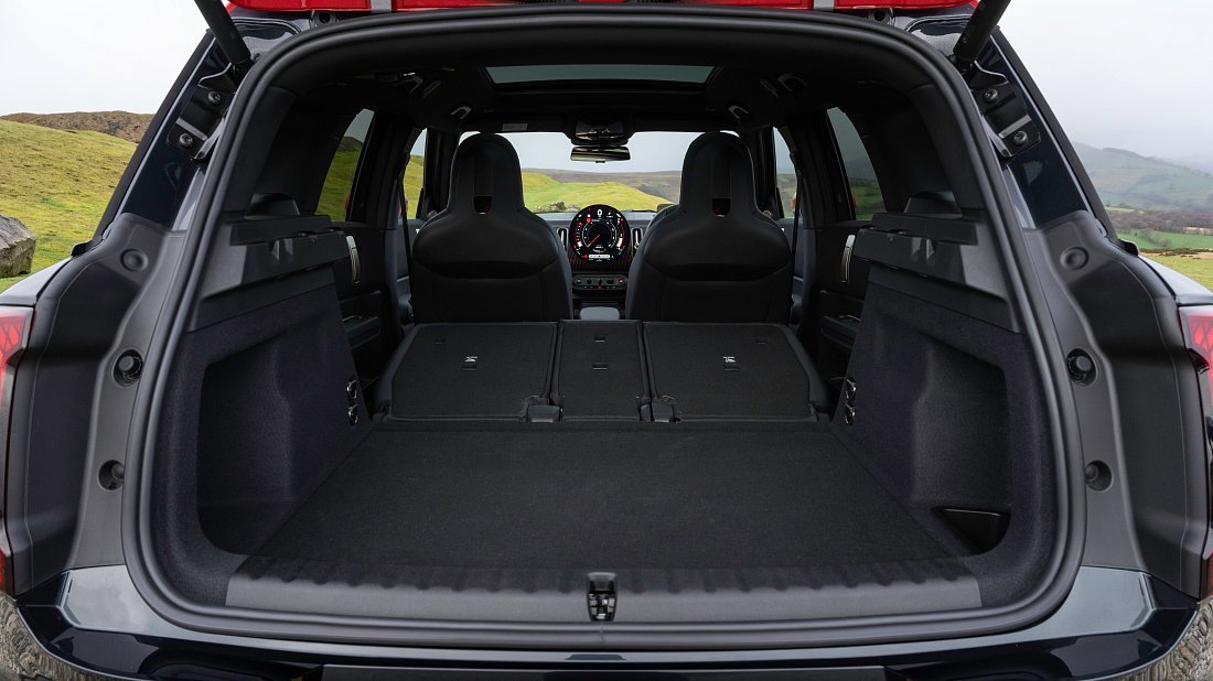Mini Countryman SE ALL4 (2024-…) trunk, boot, expanded, folded seats, maximum volume, max cargo, max capacity, max storage