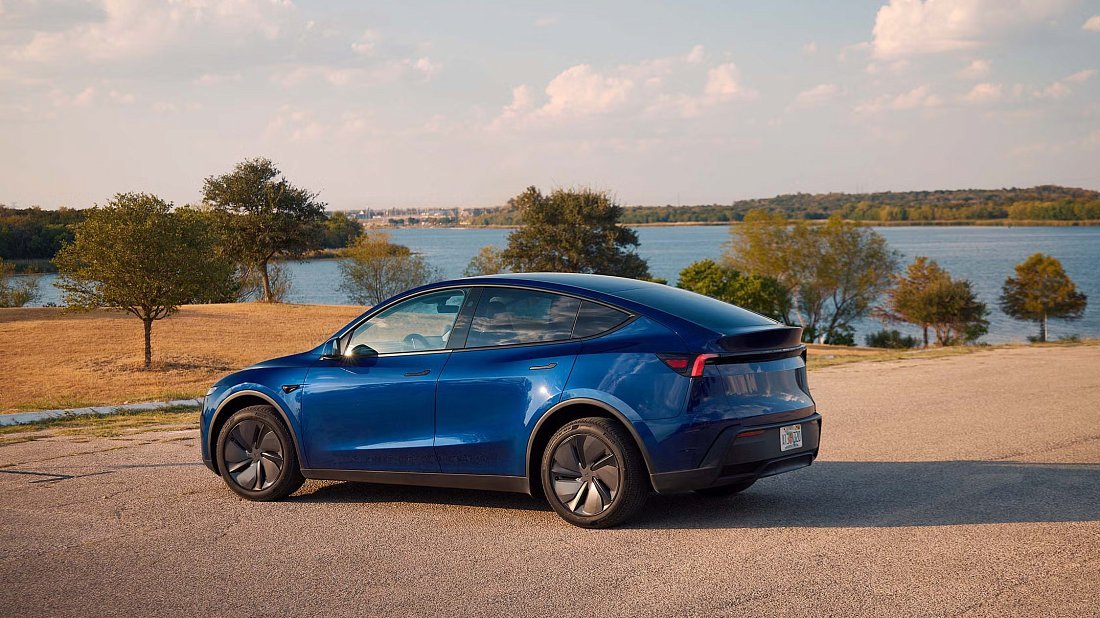 Tesla Model Y Standard RWD (2025-...) rear quarter photo, three-quarter view, diagonal, exterior
