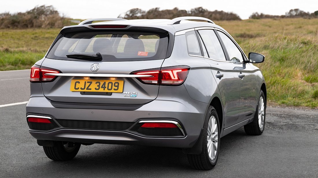 MG MG5 Electric Long Range (2020-2021) rear quarter, three-quarter view, diagonal, exterior