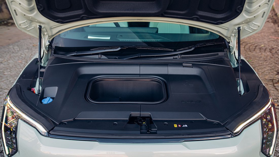 Kia EV3 Standard Range (2024-…) frunk, front trunk, under hood, storage, cargo, capacity, bonus space