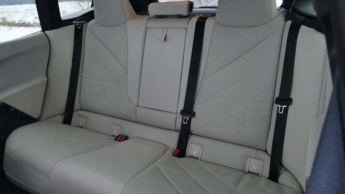 BMW iX M60 xDrive (2022-2025) rear seats, back seats, passenger seats, legroom, headroom, interior