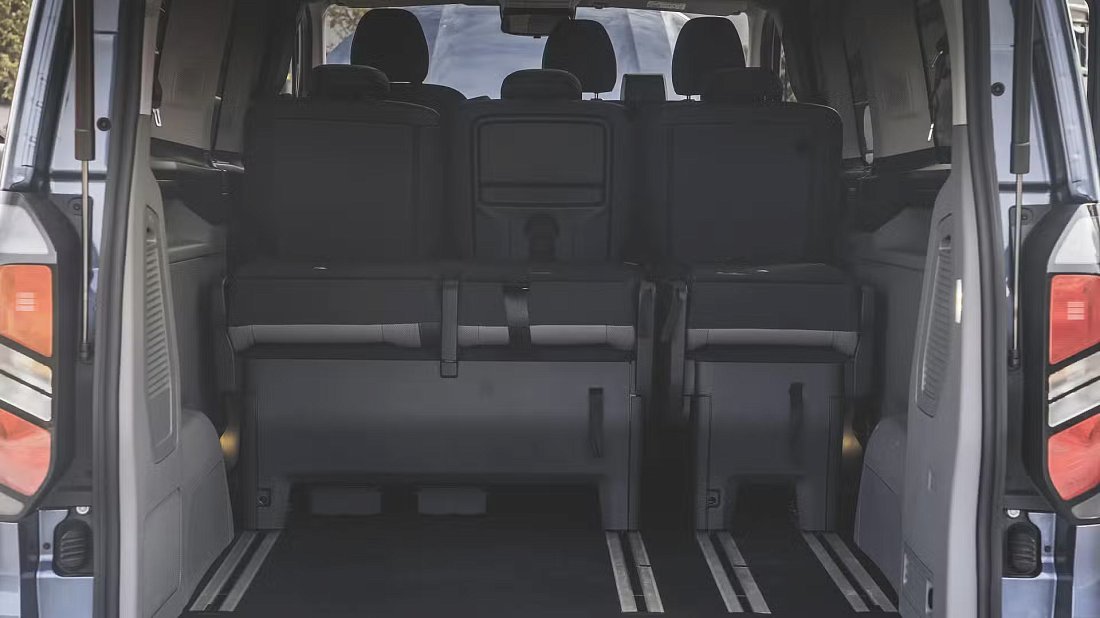 Ford e-Tourneo Custom L1 210 kW (2024-...) trunk, boot, seats up, seats upright, cargo space, cargo volume, cargo capacity, storage