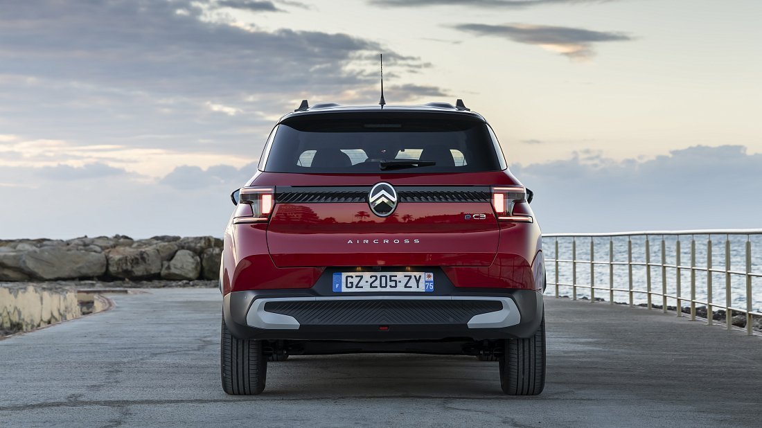 Citroën e-C3 Aircross Comfort Range (2024-…) rear view photo, taillights, trunk, spoiler, badge, bumper, exterior
