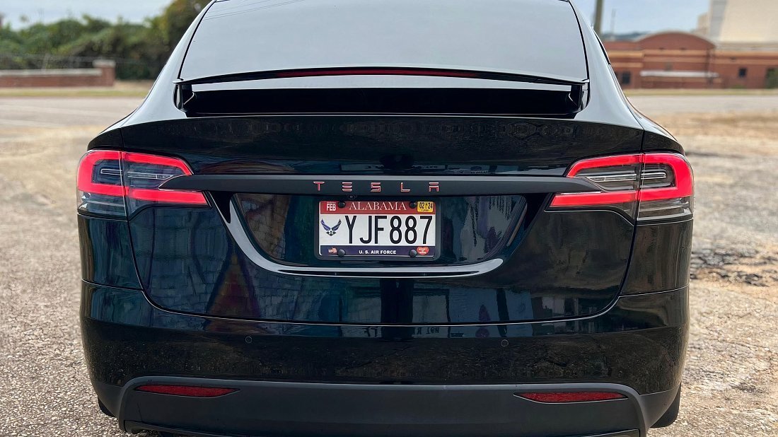 Tesla Model X 100D (2017-2019) rear view, taillights, trunk, spoiler, badge, bumper, exterior
