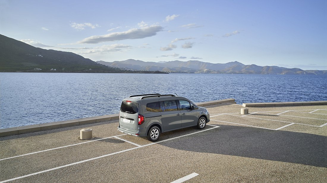 Nissan Townstar Evalia EV L2 (2024-…) rear quarter, three-quarter view, diagonal, exterior
