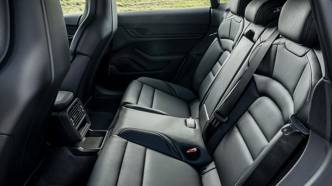 Porsche Taycan RWD Sport Turismo (2022-2024) rear seats, back seats, passenger seats, legroom, headroom, interior