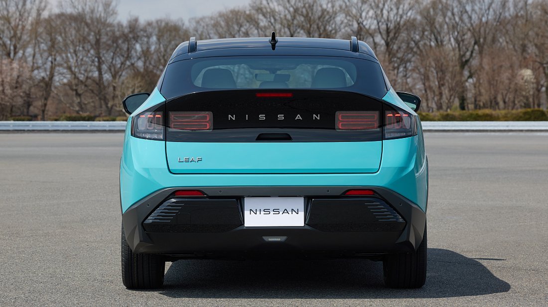 Nissan Leaf 52 kWh (2025-…) rear view, taillights, trunk, spoiler, badge, bumper, exterior