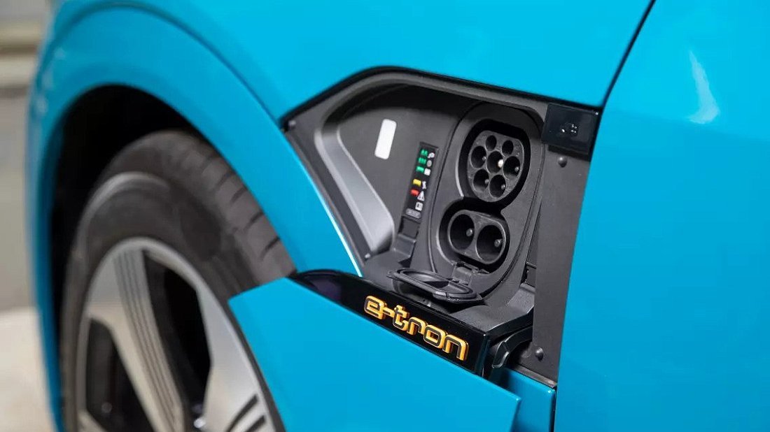 Audi e-tron 55 quattro (2019-2022) charge port Europe, charging, inlet, plug, connector
