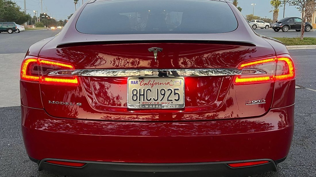 Tesla Model S P85D (2014-2016) rear view, taillights, trunk, spoiler, badge, bumper, exterior