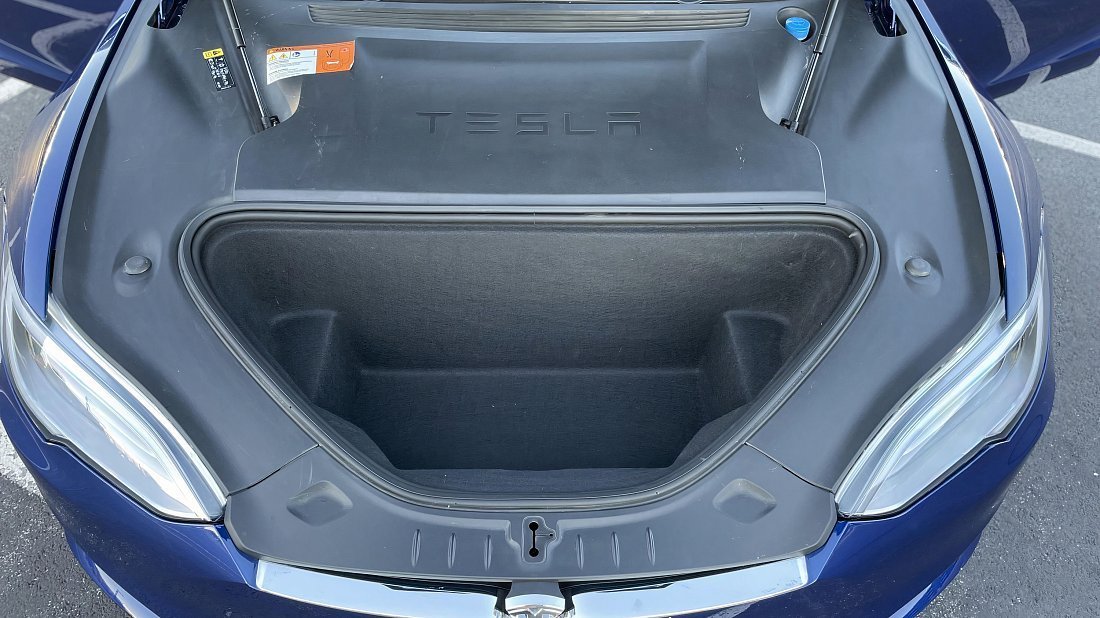 Tesla Model S P100D (2016-2019) frunk, front trunk, under hood, storage, cargo, capacity, bonus space