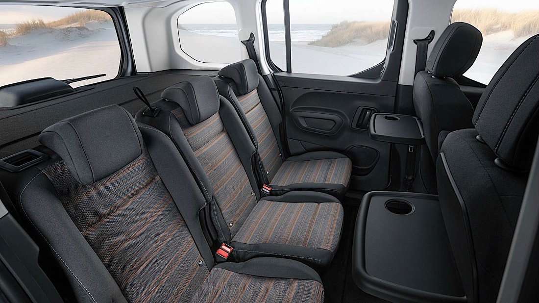Opel Combo Electric Life 50 kWh (2021-2024) rear seats, back seats, passenger seats, legroom, headroom, interior