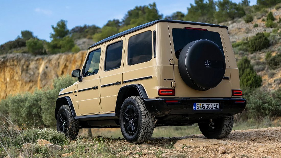 Mercedes G 580 EQ (2024-…) rear quarter photo, three-quarter view, diagonal, exterior