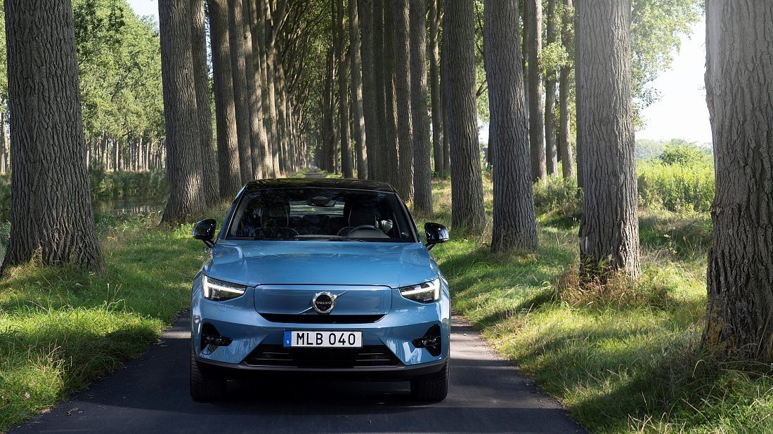 Volvo C40 Recharge (EC40) Twin Pure Electric (2021-2022) front fascia, grille, headlights, bumper, exterior