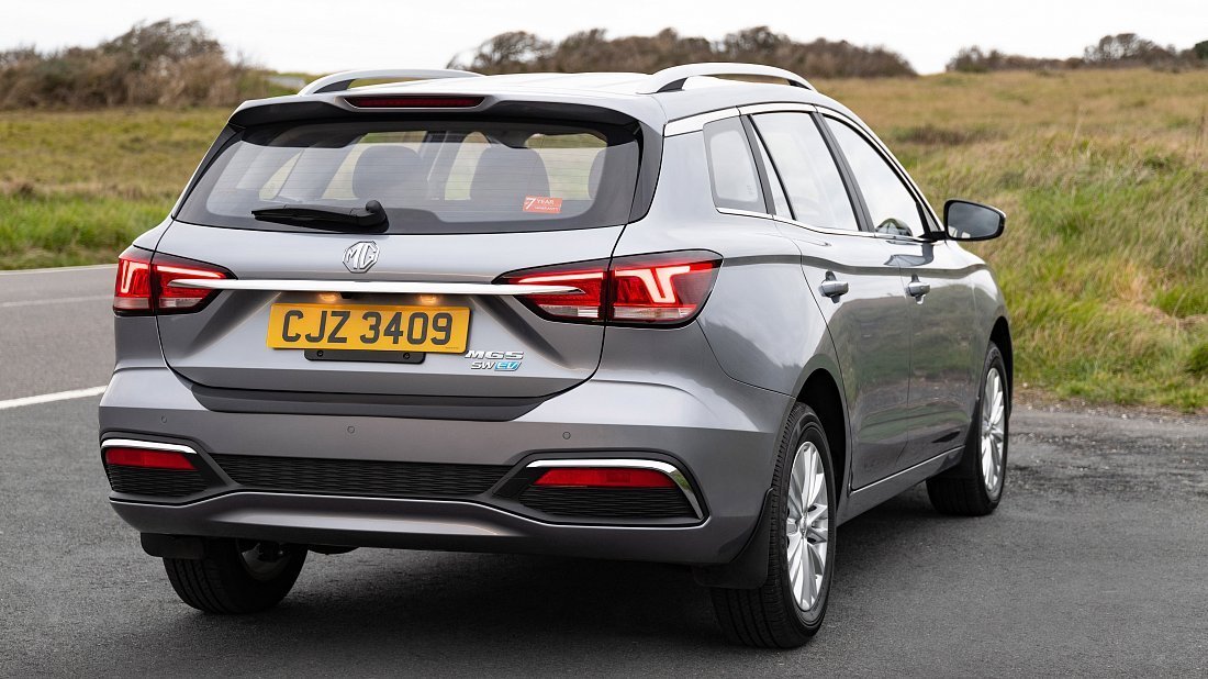 MG MG5 Electric Standard Range (2020-2021) rear quarter photo, three-quarter view, diagonal, exterior